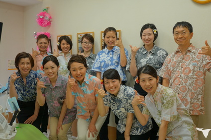アロハで集合写真