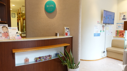 明るい受付・待合です