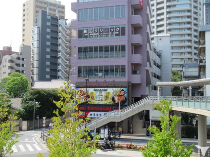 駅から徒歩1分の職場♪