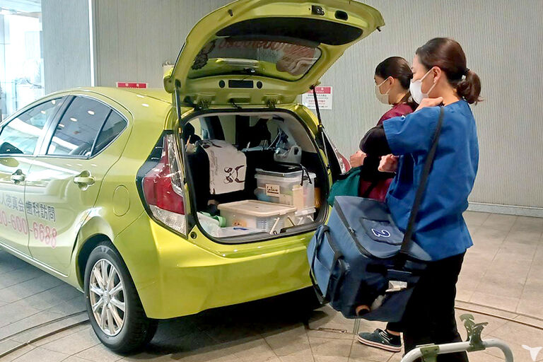 専用の訪問診療車