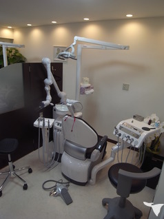 ユニット４台で診療中