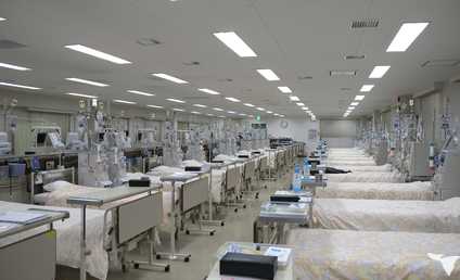 明るい2階透析室