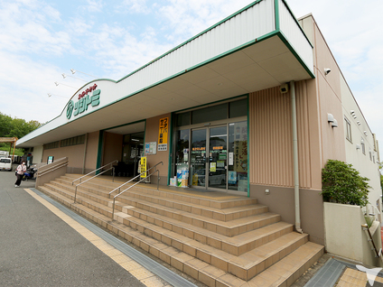 スーパーツジトミ内にあり