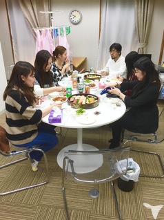 カフェブースにて