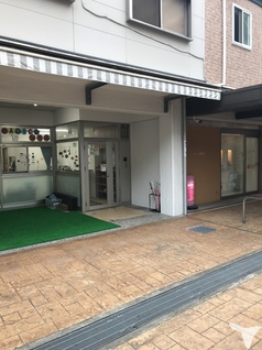 隣は、法人運営の保育園