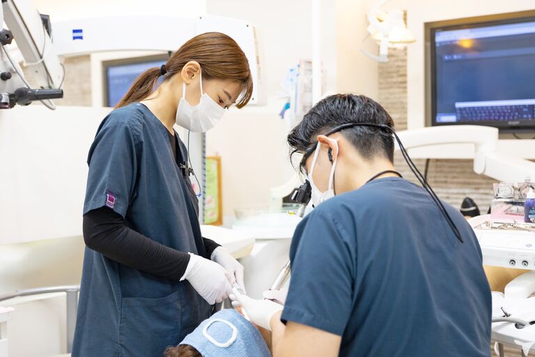 診療補助の様子