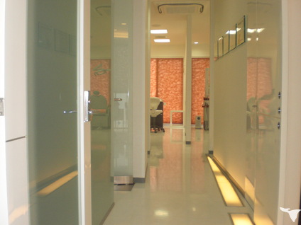 待合室からの廊下。