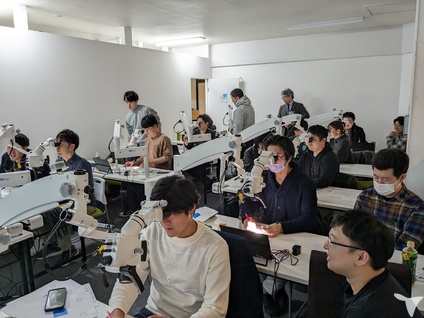 大人気の顕微鏡実習！