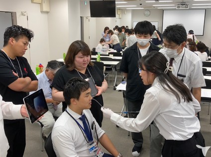 嚥下内視鏡の練習です
