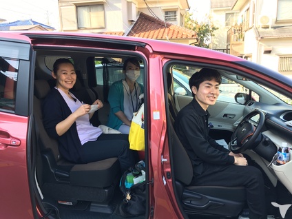3人一組のチーム制