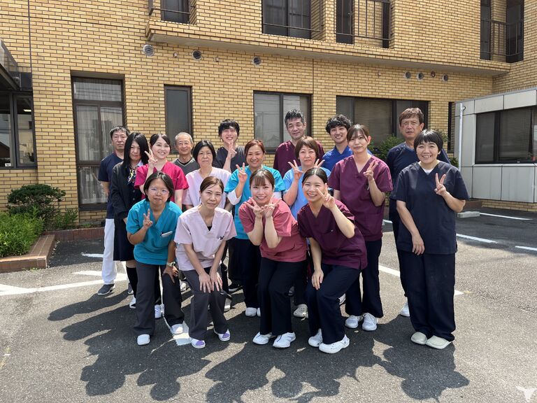 スタッフ集合写真　