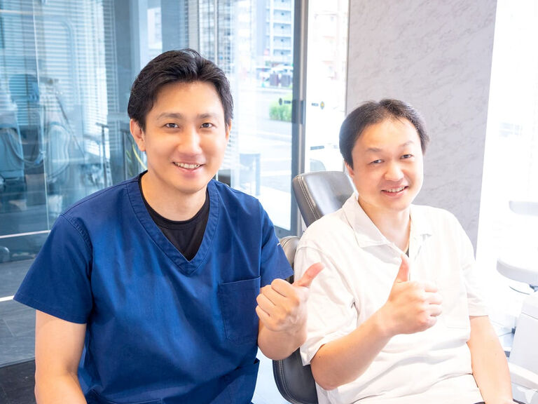理事長の村上です（左）