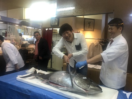 年末はまぐろ解体ショー！