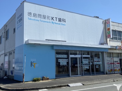 水色の外観がおしゃれ！