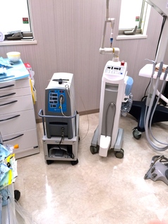 ２つのレーザー治療機器