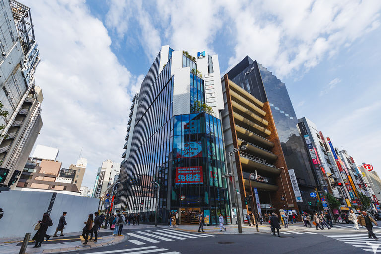 新宿駅徒歩3分！