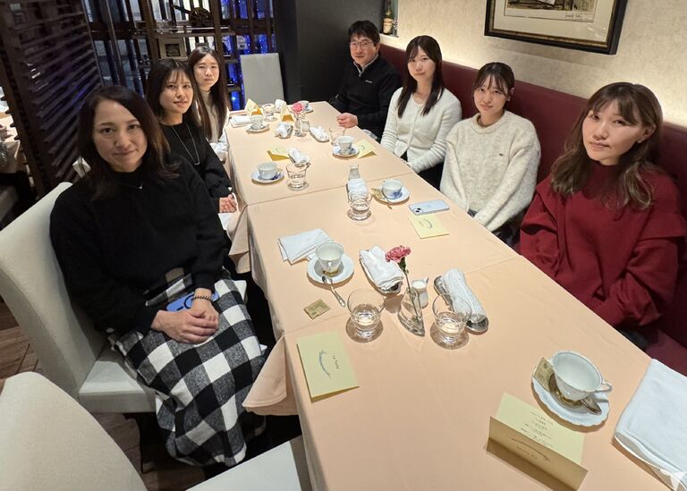 スタッフの集合写真です