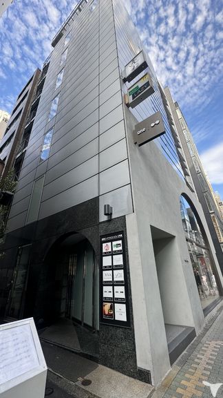 銀座の中心で