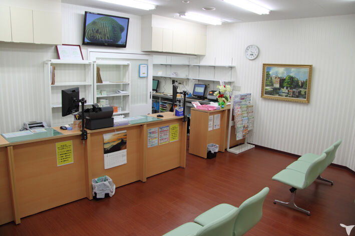 広い待合室と調剤室