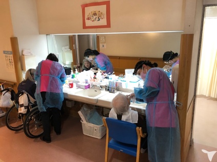 特養施設で口腔ケア