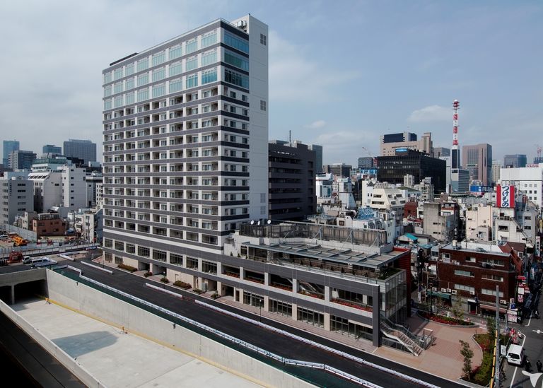 入居ビルの全景