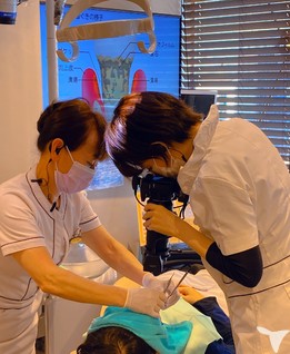 窓の大きな個室でゆったり
