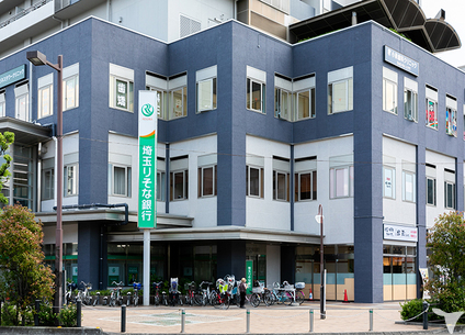外観　りそな銀行の上です