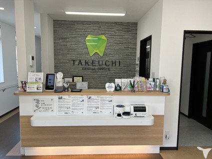 受付は自動釣銭機を導入