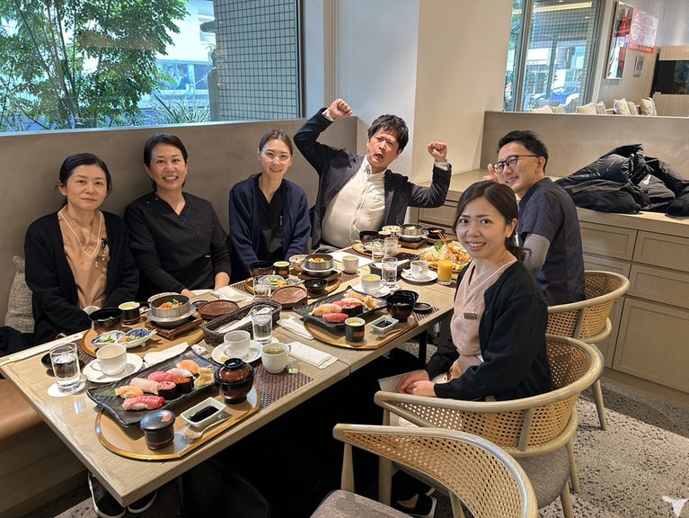 外部講師とランチ会など