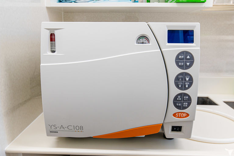 器具の滅菌の機械です