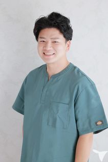 院長　若松諒です