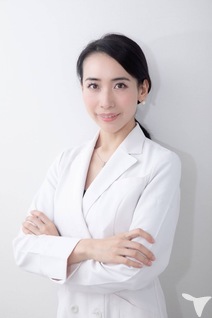 歯科矯正医のセレスタ先生