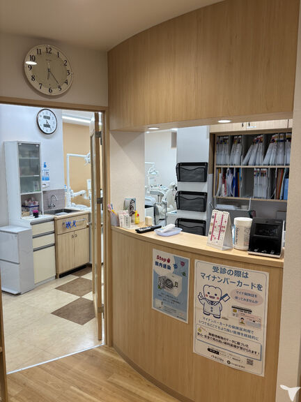 待合室、受付側