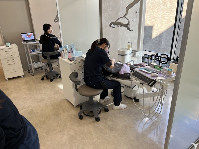 衛生士3名、歯科助手3名