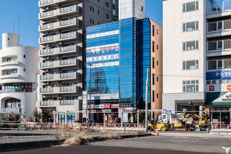 医院外観（鶴川駅から）