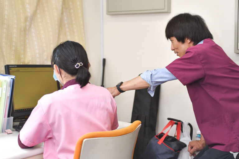 事務も丁寧に指導します。