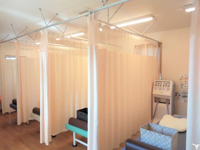 明るく清潔感のある院内