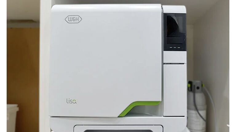 Bクラス滅菌器も完備！