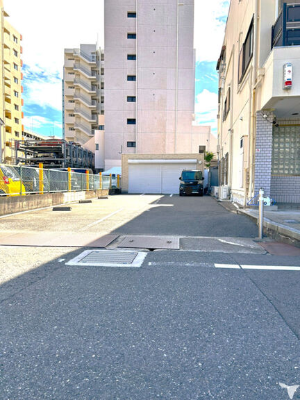 隣接駐車場