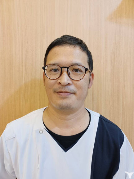 院長の渡邊　紘章です。